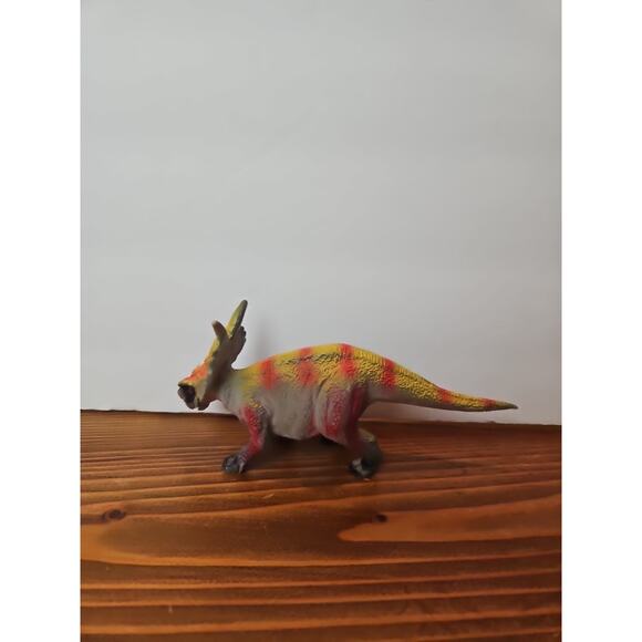 Lot Of 7 Hard Plastic Dinosaur Figurine Toys 2-6" - Picture 11 of 16